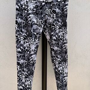 Danskin Black & White Patterned Leggings
